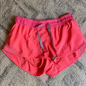 Lululemon hotty hot short 2.5” size 8